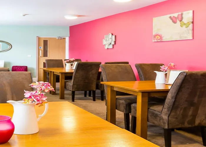The Lounge Hotel & Bar